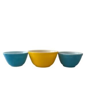 TWO Pyrex Blue #401 Mixing Bowls 1.5 Pint And ONE Yellow #402 1.5 Qt Bowl